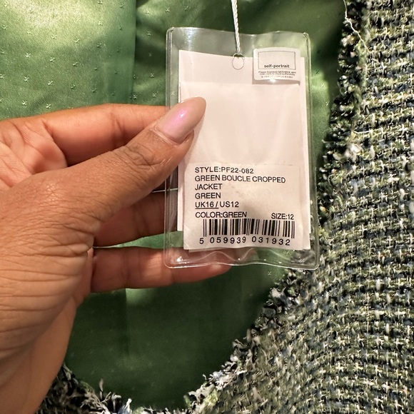 Green Bouclé Cropped Jacket with matching bralette(size 10)
This cropped jacket - Picture 6 of 9